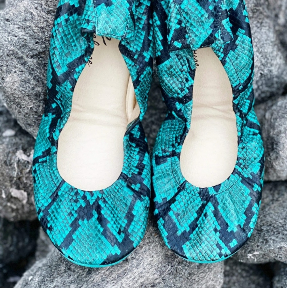 *BRAND NEW* Teal Snakes Storehouse Flats - Picture 2 of 3